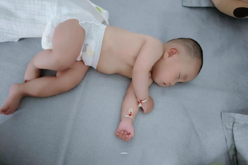 台湾没满月的宝宝